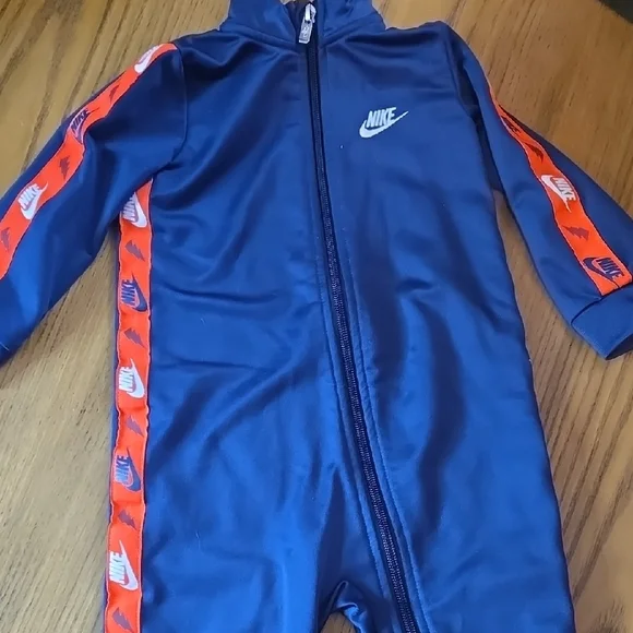 Baby Nike track suit - Picture 2 of 4